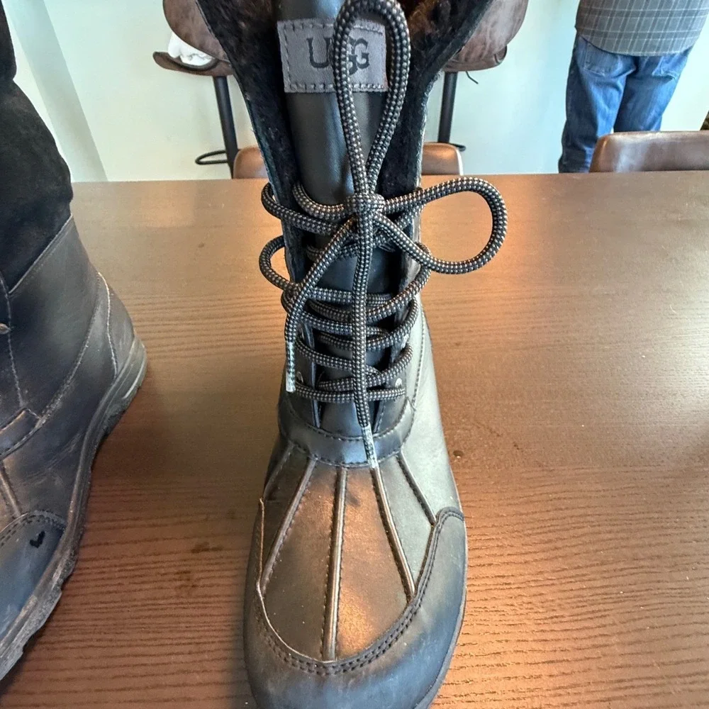 UGG Butte II Waterproof Snow Boots Black Sheepskin Men's 6 Women's 7‎ Winter